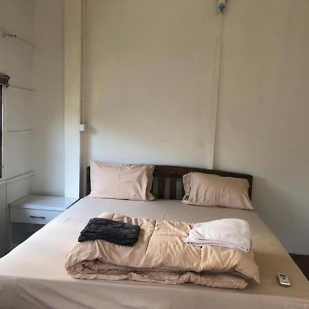 Nearthepark Backpack House Hostel Chiang Mai Exterior photo