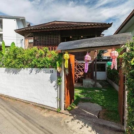 Nearthepark Backpack House Hostel Chiang Mai Exterior photo