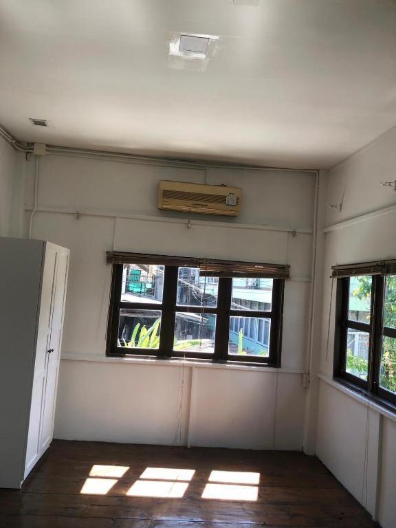 Nearthepark Backpack House Hostel Chiang Mai Exterior photo