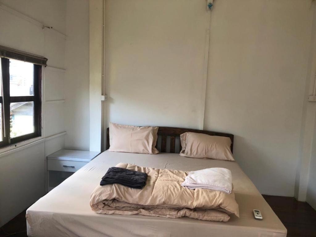 Nearthepark Backpack House Hostel Chiang Mai Exterior photo
